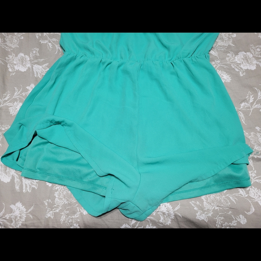 NWT Romper. Green. Keyhole  backing. Say What brand. Size XL. 100% polyester - Picture 6 of 6